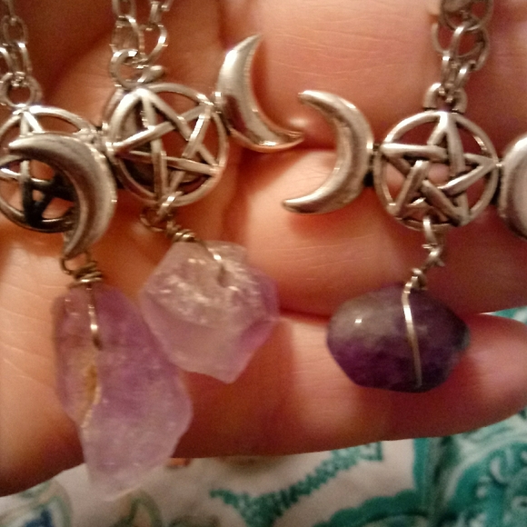 Gorgeous triple moon Goddess necklace - Picture 5 of 5